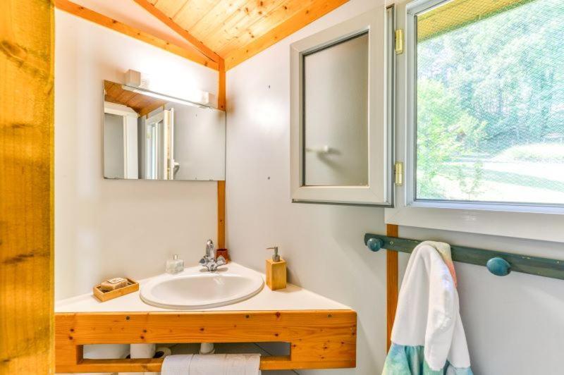 Camping La Serre Aigues-Vives  Eksteriør billede